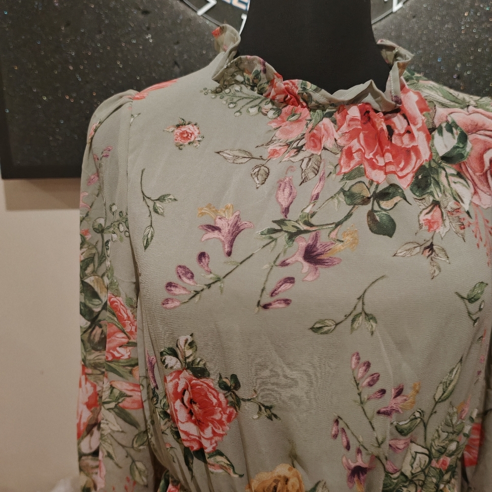 Vila tiered maxi summer vacation dress in garden floral - Picture 11 of 14